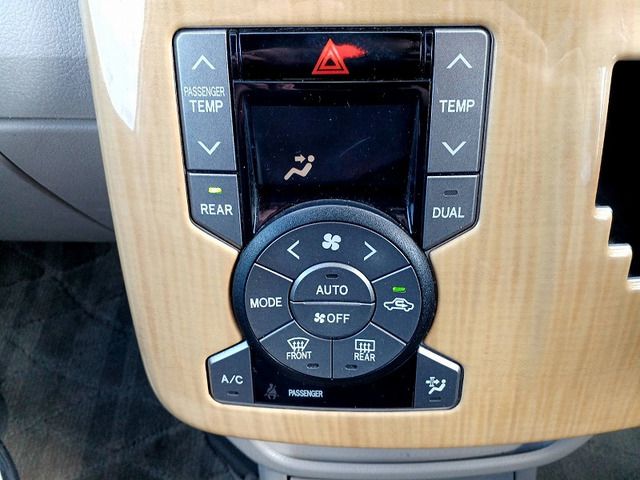 TOYOTA NOAH 2008 Image 31