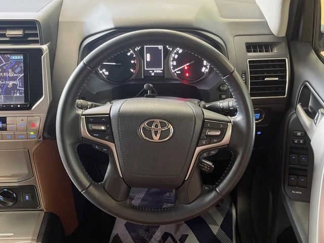 TOYOTA LANDCRUISER PRADO 2021 Image 31