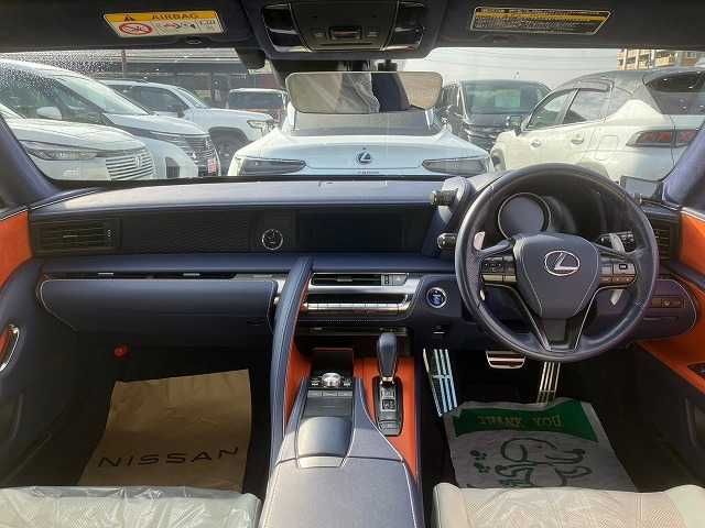 TOYOTA LEXUS LC500H 2017 Image 31