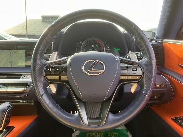 TOYOTA LEXUS LC500H 2017 Image 31