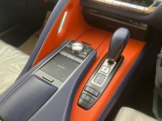 TOYOTA LEXUS LC500H 2017 Image 31