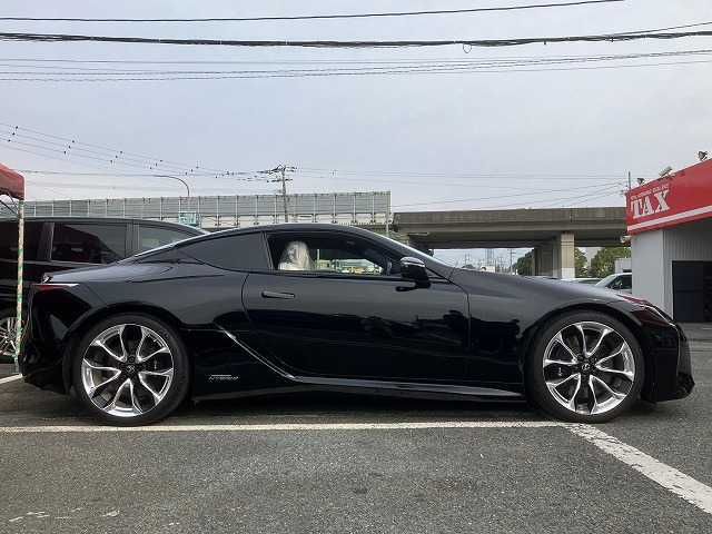 TOYOTA LEXUS LC500H 2017 Image 31
