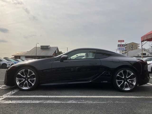 TOYOTA LEXUS LC500H 2017 Image 31