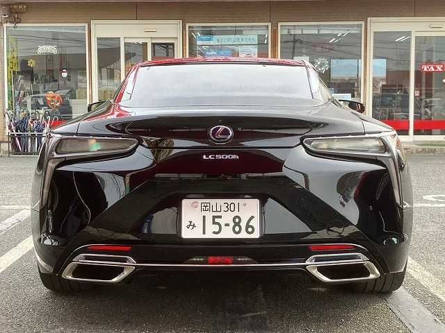 TOYOTA LEXUS LC500H 2017 Image 31
