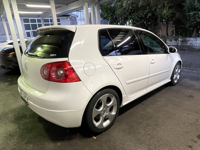 VOLKSWAGEN GOLF 2005 Image 31