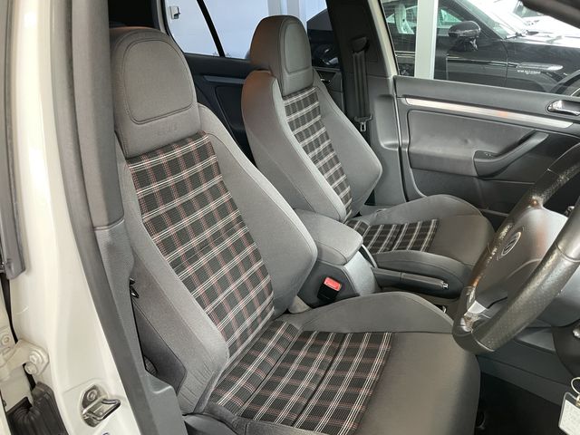 VOLKSWAGEN GOLF 2005 Image 31