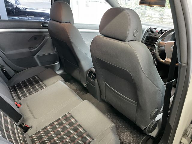 VOLKSWAGEN GOLF 2005 Image 31