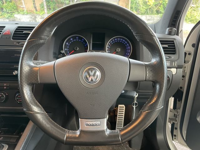 VOLKSWAGEN GOLF 2005 Image 31