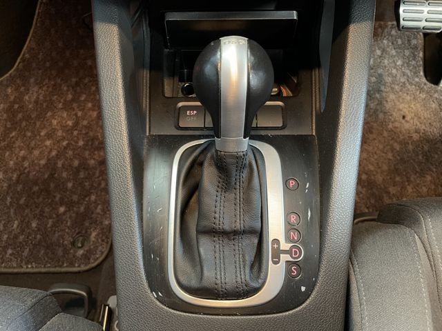 VOLKSWAGEN GOLF 2005 Image 31