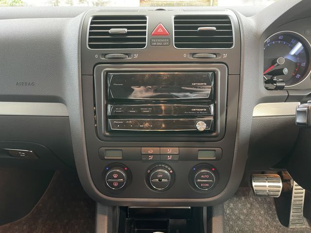 VOLKSWAGEN GOLF 2005 Image 31