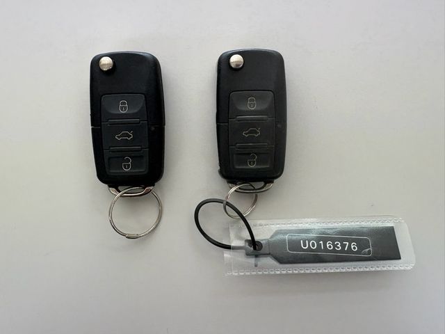 VOLKSWAGEN GOLF 2005 Image 31