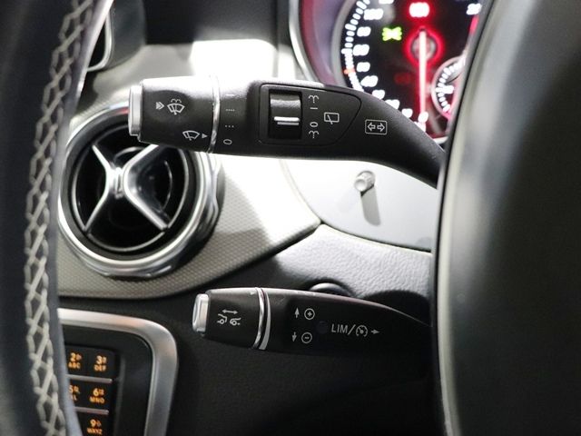 MERCEDES BENZ GLA CL 2018 Image 31