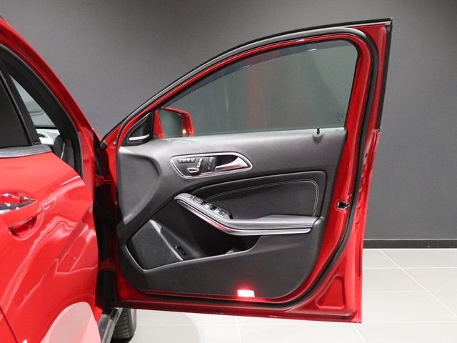 MERCEDES BENZ GLA CL 2018 Image 31