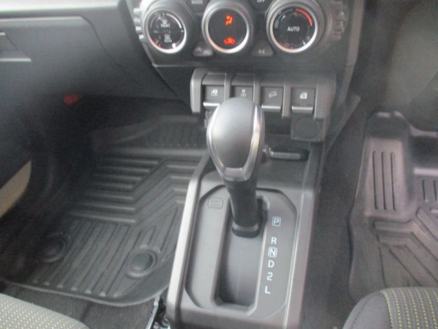 SUZUKI JIMNY NOMADE 2025 Image 31