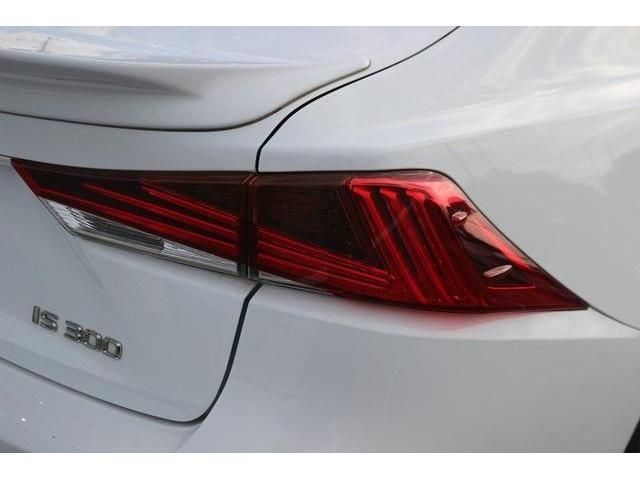 TOYOTA LEXUS IS300 2017 Image 31