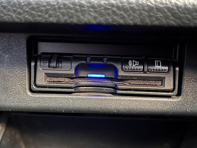 NISSAN ELGRAND 2018 Image 31