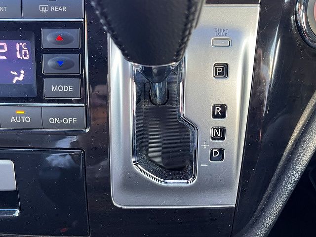 NISSAN ELGRAND 2018 Image 31