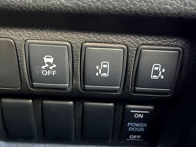 NISSAN ELGRAND 2018 Image 31