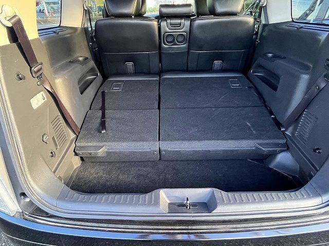 NISSAN ELGRAND 2018 Image 31