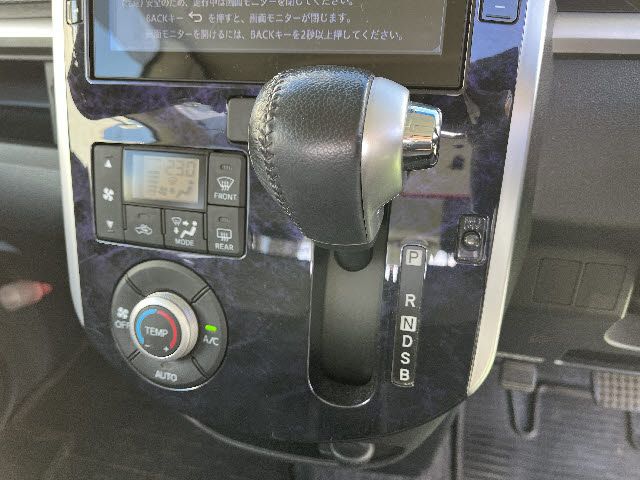 DAIHATSU TANTO CUSTOM 2017 Image 31