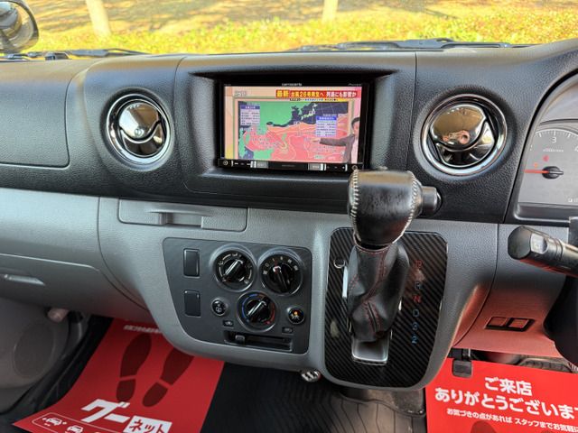 NISSAN NV350 CARAVAN 4WD 2014 Image 31