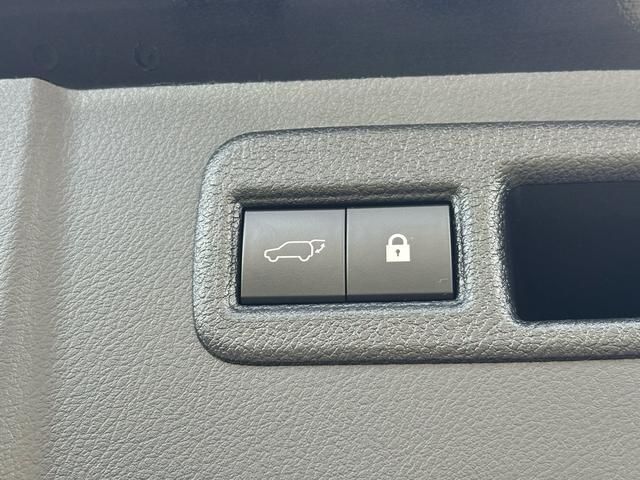 TOYOTA LEXUS NX300 2018 Image 31