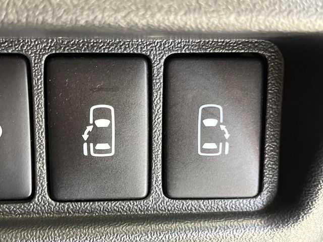 TOYOTA HIACE VAN 4WD 2022 Image 31