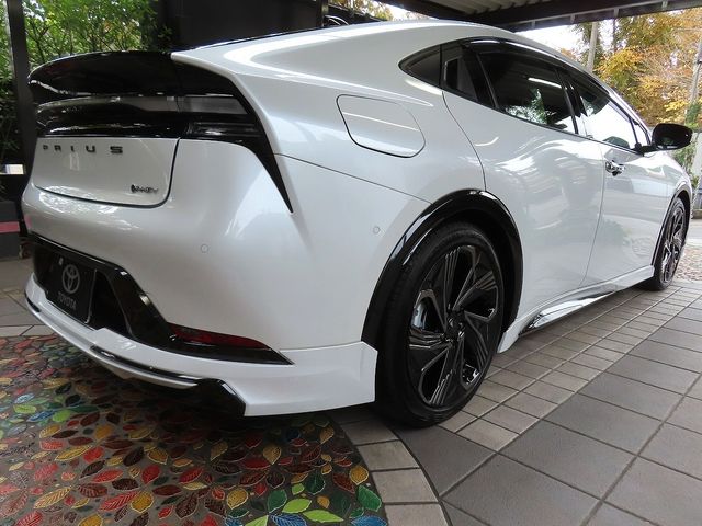 TOYOTA PRIUS PHV 2025 Image 31