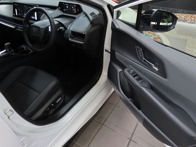 TOYOTA PRIUS PHV 2025 Image 31