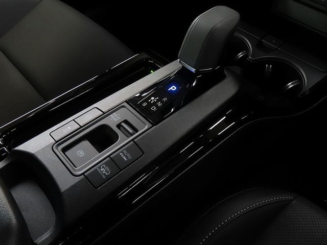 TOYOTA PRIUS PHV 2025 Image 31