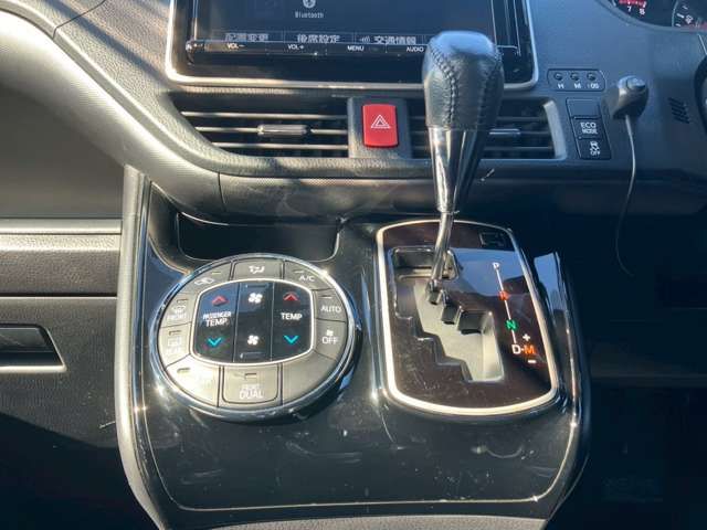 TOYOTA NOAH 2017 Image 31