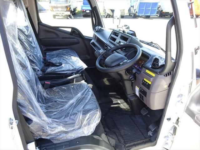 MITSUBISHI CANTER 2024 Image 31