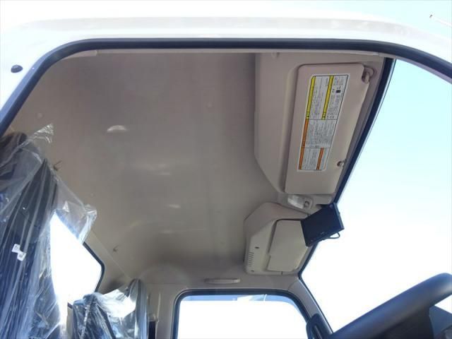 MITSUBISHI CANTER 2024 Image 31