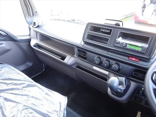 MITSUBISHI CANTER 2024 Image 31