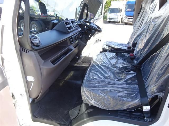 MITSUBISHI CANTER 2024 Image 31