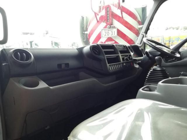 HINO DUTRO 2012 Image 31