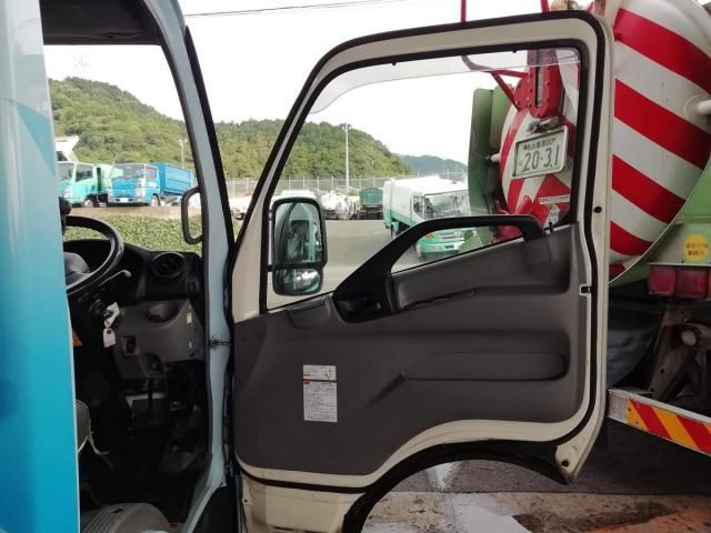 HINO DUTRO 2012 Image 31