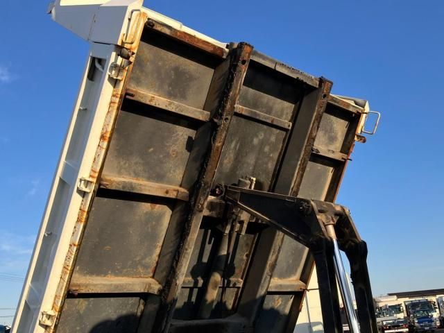 MITSUBISHI FUSOU FIGHTER 2005 Image 31