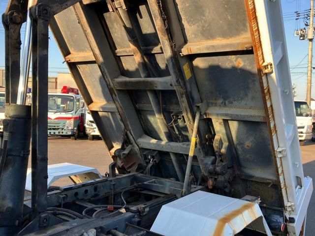 MITSUBISHI FUSOU FIGHTER 2005 Image 31