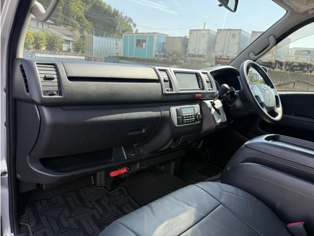 TOYOTA HIACE VAN 2WD 2017 Image 31