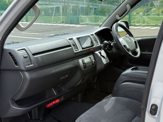 TOYOTA HIACE VAN 4WD 2020 Image 31