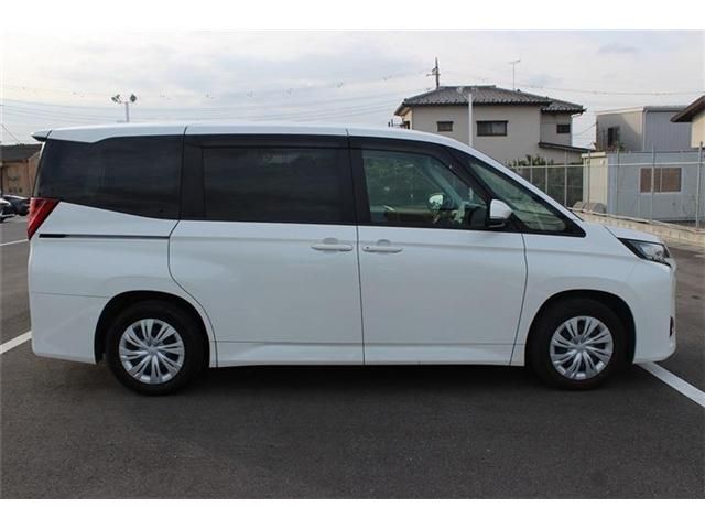 TOYOTA NOAH HYBRID 2022 Image 31