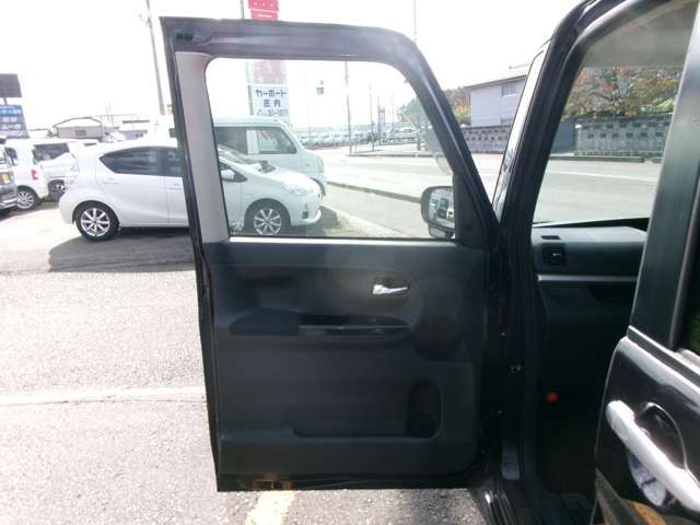 DAIHATSU TANTO CUSTOM 2014 Image 31