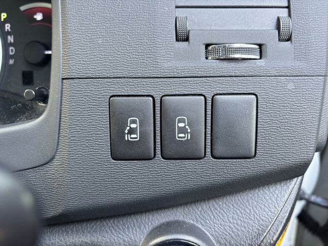 TOYOTA ISIS 2012 Image 31