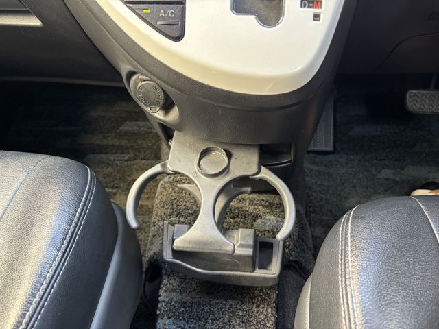 TOYOTA ISIS 2012 Image 31