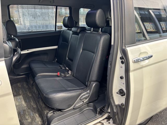 TOYOTA ISIS 2012 Image 31