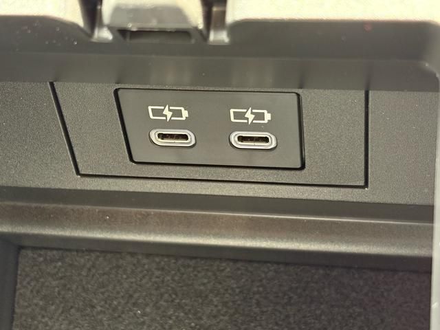 TOYOTA PRIUS PHV 2023 Image 31