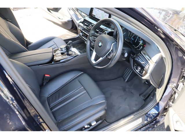 BMW 5SERIES SEDAN 2018 Image 31