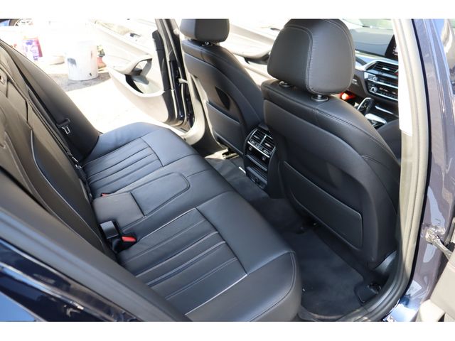 BMW 5SERIES SEDAN 2018 Image 31