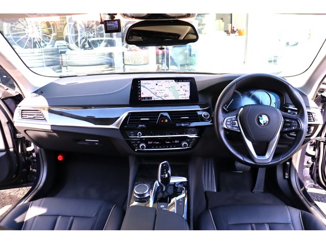 BMW 5SERIES SEDAN 2018 Image 31